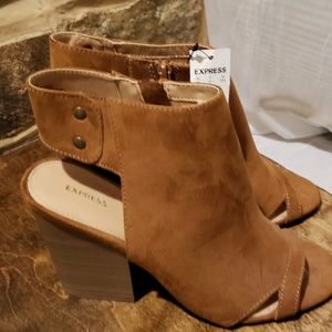 Express sz 10 womens peep-toe booties. Nwt